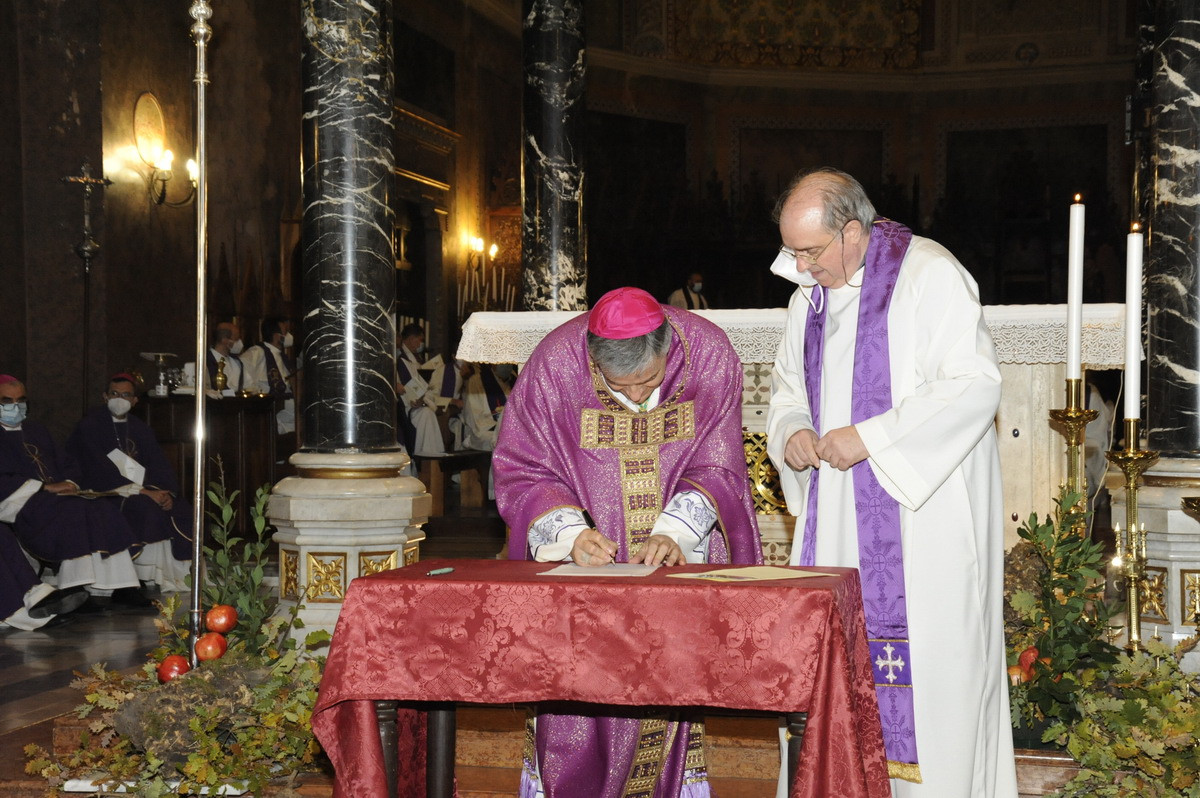 L'ingresso del Vescovo Gianpiero: firme di ufficio